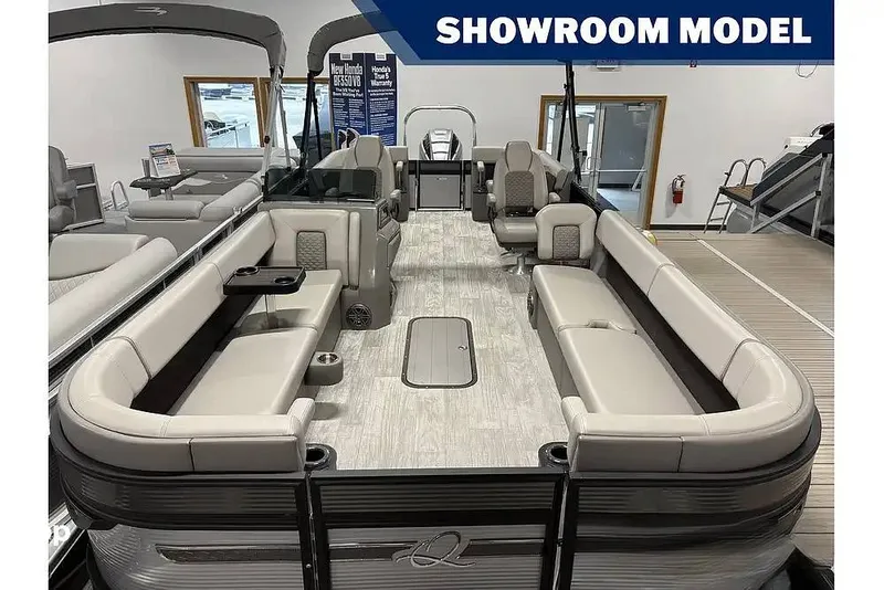 Slide: The Image of Qwest M-CLASS 8524 RLS-RTZ 2023 - 16210102