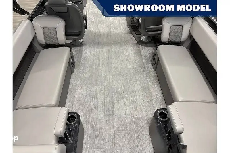 Slide: The Image of Qwest M-CLASS 8524 RLS-RTZ 2023 - 16210263