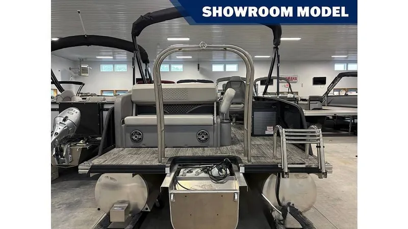 Slide: The Image of Qwest M-CLASS 8522 LANAI-RTZ 2023 - 16212716