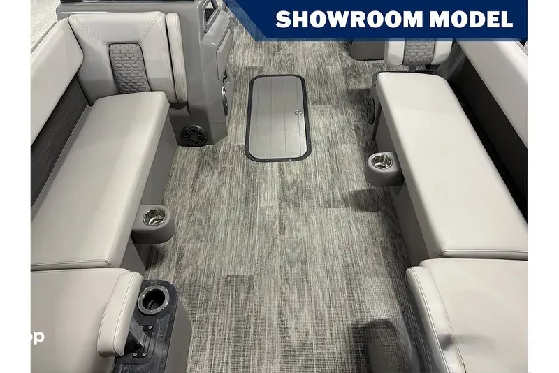 Slide: The Image of Qwest M-CLASS 8522 LANAI-RTZ 2023 - 16212715