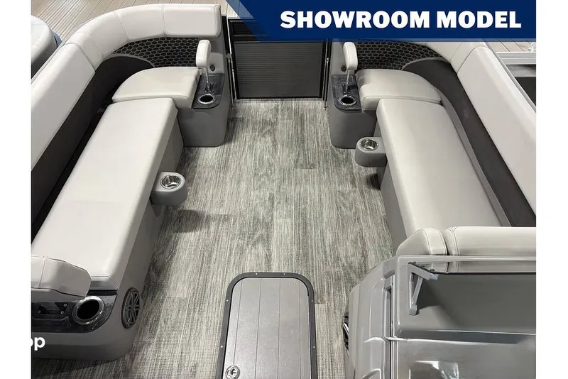 Slide: The Image of Qwest M-CLASS 8522 LANAI-RTZ 2023 - 16212718