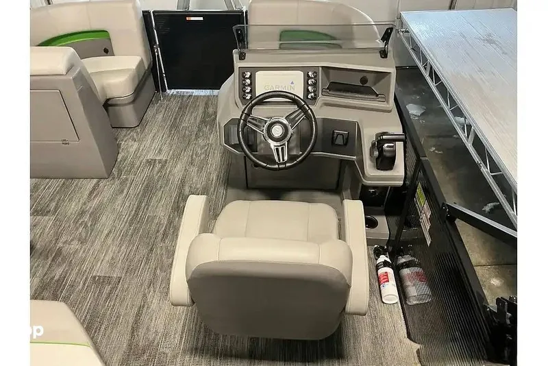 Slide: The Image of Qwest E CLASS 16 LANAI 2025 - 16209599