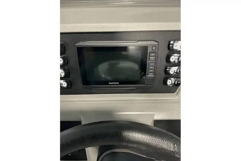 Slide: The Image of Qwest E CLASS 16 LANAI 2025 - 16209593