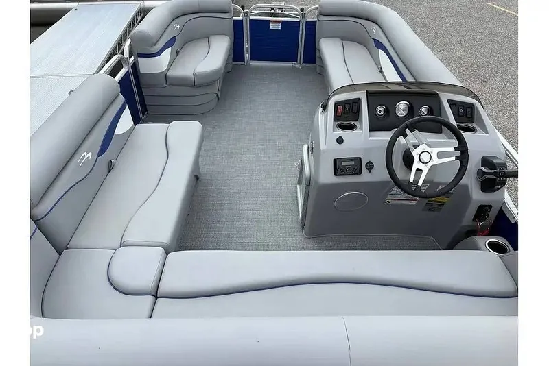 Slide: The Image of Bennington 168 SVL 2025 - 16209586