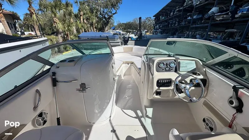 Slide: The Image of Robalo R227 2018 - 16211759