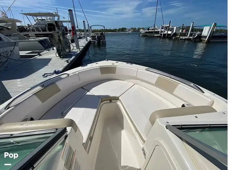 Slide: The Image of Robalo R227 2018 - 16202385