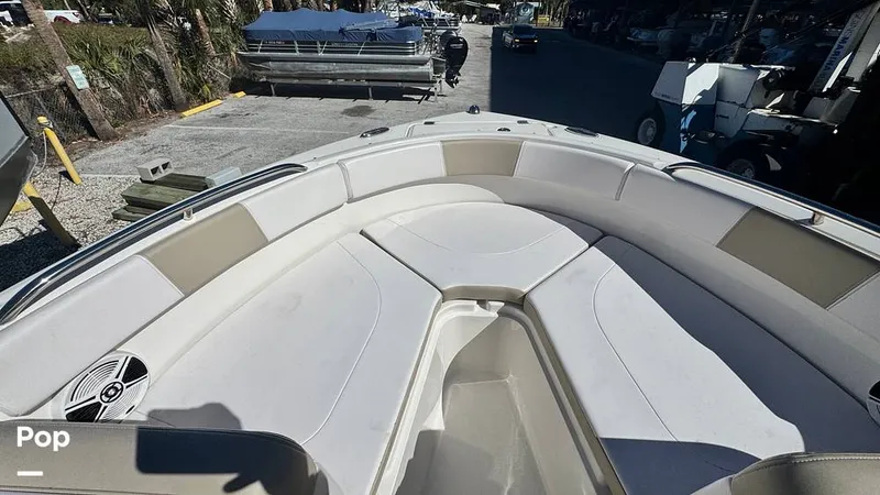 Slide: The Image of Robalo R227 2018 - 16211771