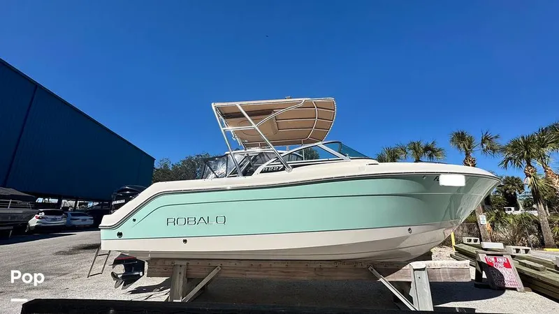 Slide: The Image of Robalo R227 2018 - 16211746