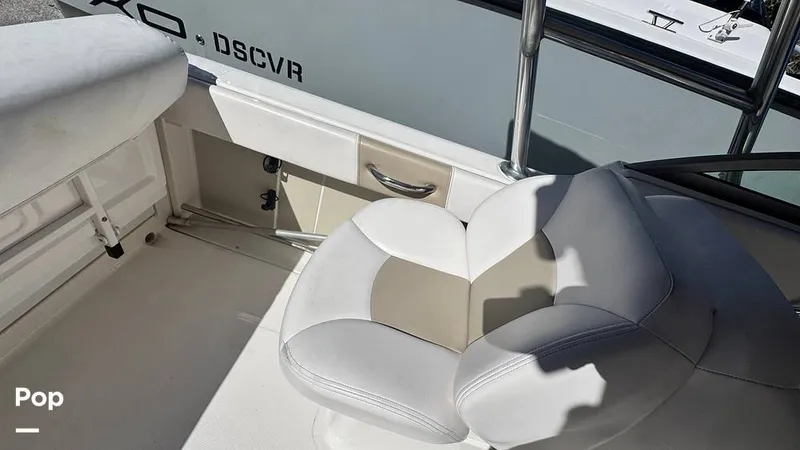 Slide: The Image of Robalo R227 2018 - 16211782