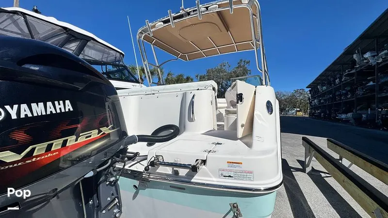 Slide: The Image of Robalo R227 2018 - 16211789