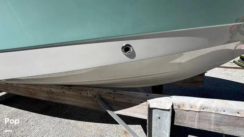 Slide: The Image of Robalo R227 2018 - 16211807