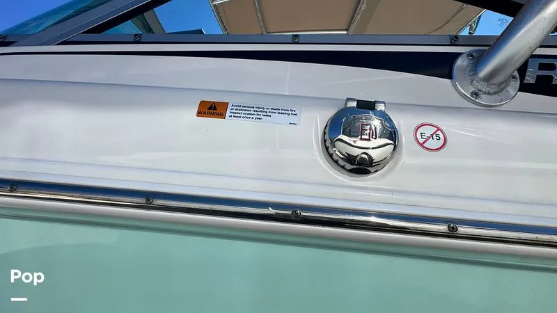 Slide: The Image of Robalo R227 2018 - 16211813