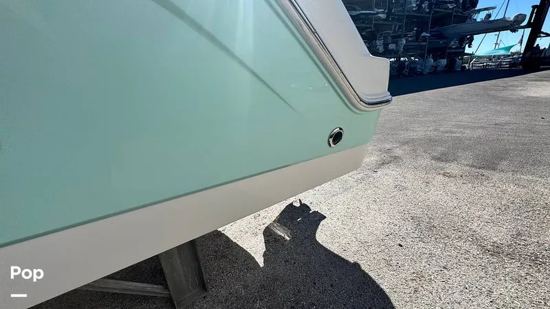 Slide: The Image of Robalo R227 2018 - 16211815