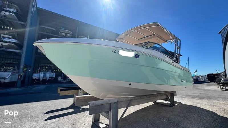 Slide: The Image of Robalo R227 2018 - 16211749