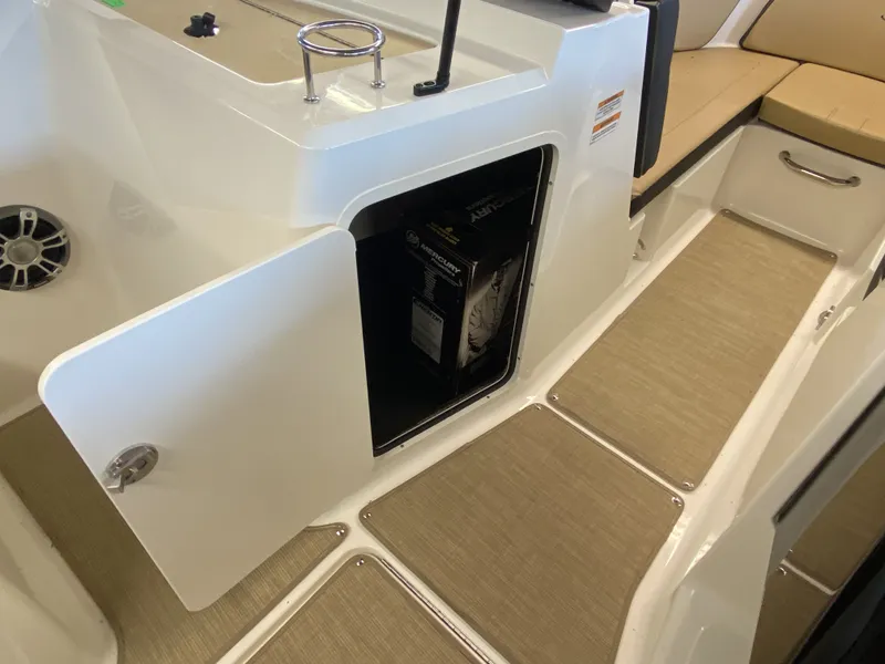 Slide: The Image of Sea Ray SPX 210 2024 - 10