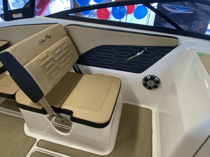 Slide: The Image of Sea Ray SPX 210 2024 - 11