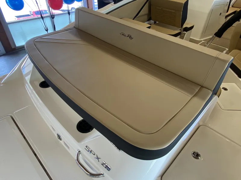 Slide: The Image of Sea Ray SPX 210 2024 - 16