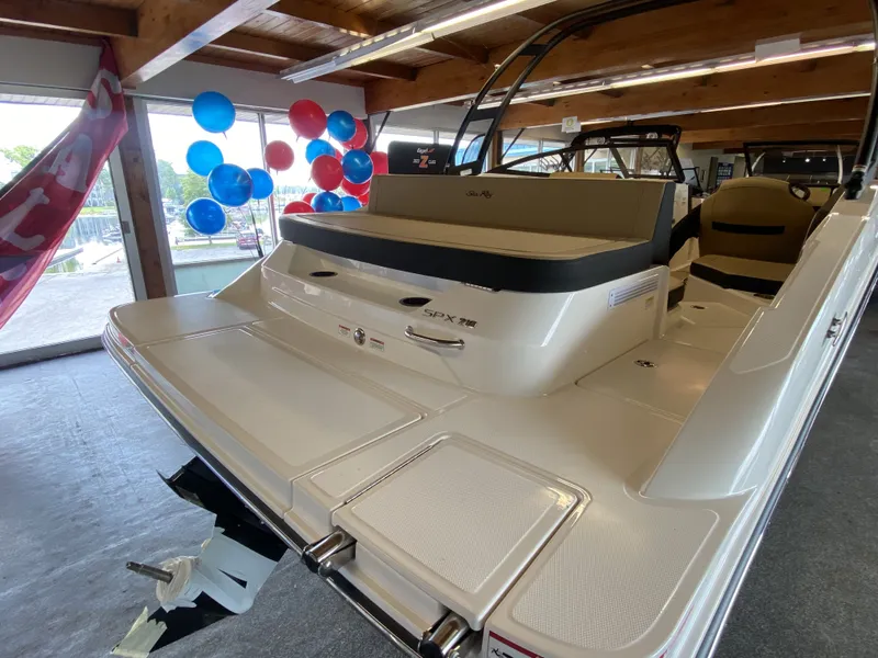 Slide: The Image of Sea Ray SPX 210 2024 - 18