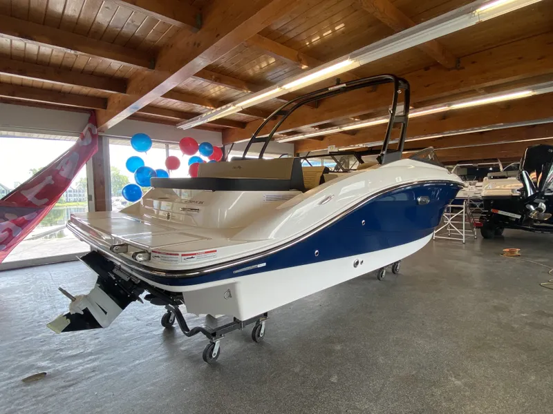 Slide: The Image of Sea Ray SPX 210 2024 - 4