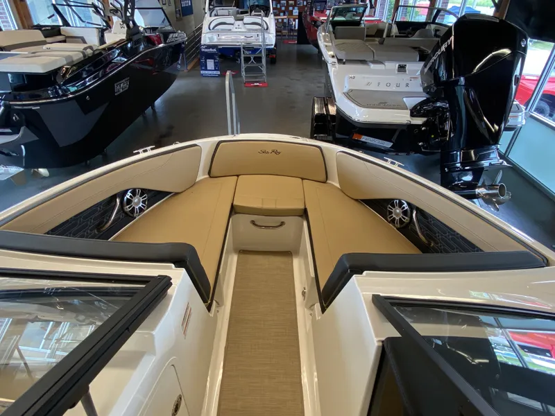 Slide: The Image of Sea Ray SPX 210 2024 - 5