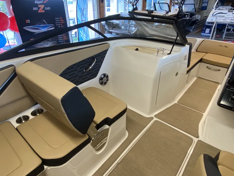 Slide: The Image of Sea Ray SPX 210 2024 - 8