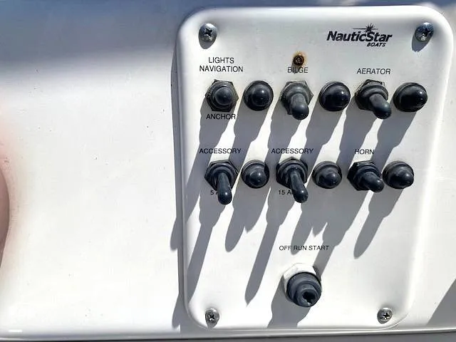 Slide: The Image of NauticStar Nautic Bay 1810 2009 - 16283343