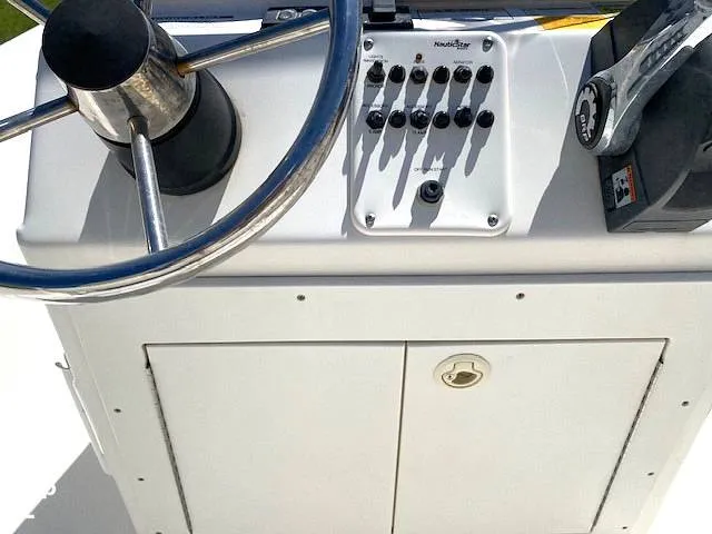 Slide: The Image of NauticStar Nautic Bay 1810 2009 - 16283344