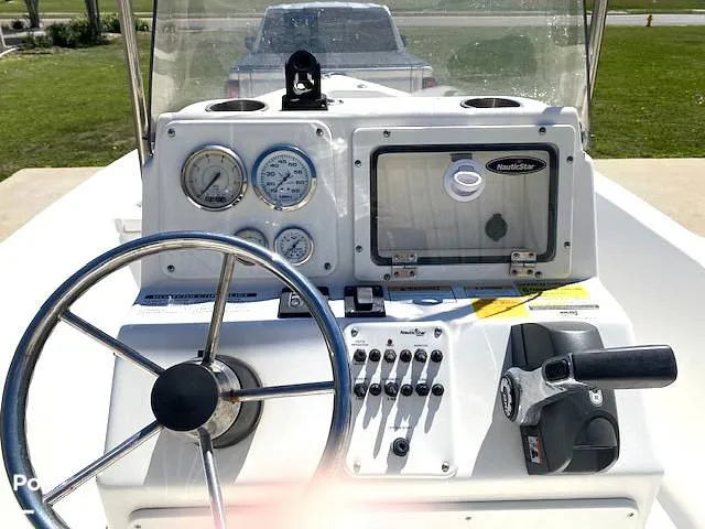 Slide: The Image of NauticStar Nautic Bay 1810 2009 - 16283345