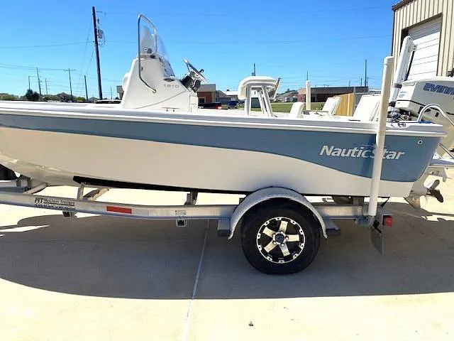 Slide: The Image of NauticStar Nautic Bay 1810 2009 - 16283316