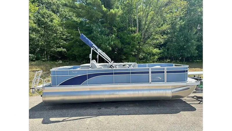 The Image of Bennington 22 S Fish 2023 - 16210412