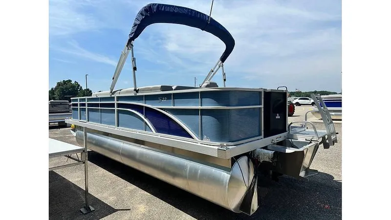 Slide: The Image of Bennington 22 S Fish 2023 - 16210414