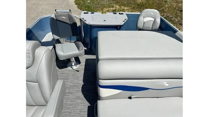 Slide: The Image of Bennington 22 S Fish 2023 - 16210418