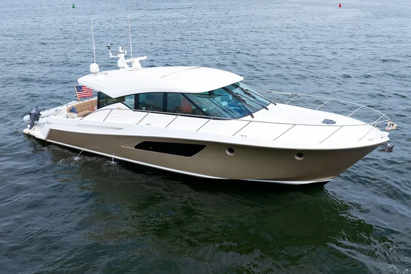 The Image of Tiara 50 Coupe 2014 - 0