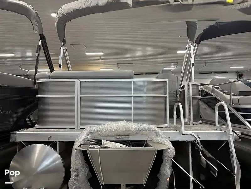 Slide: The Image of Bennington 22 SL 2024 - 16223494