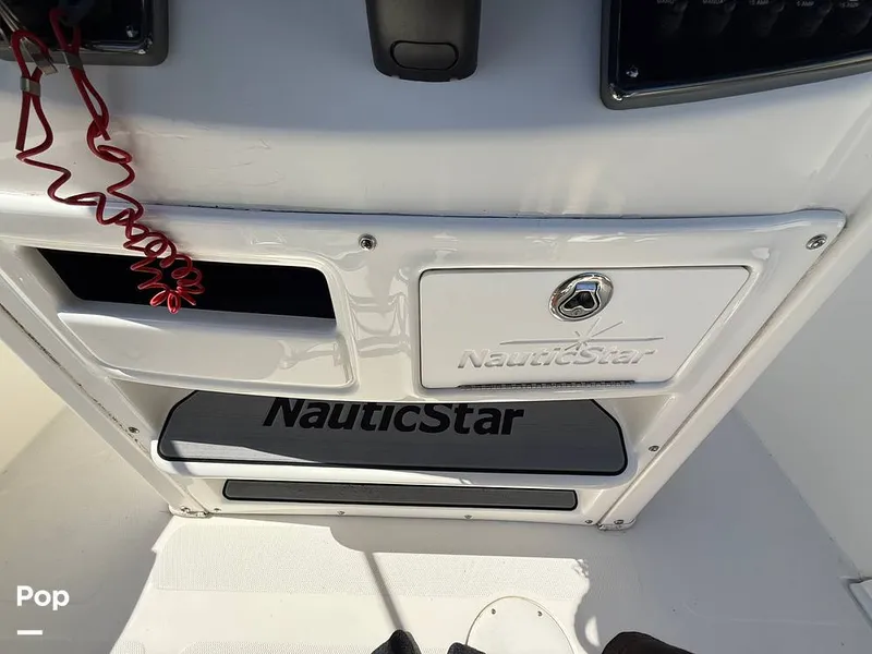 Slide: The Image of NauticStar Legacy Series 2102 2017 - 16223569