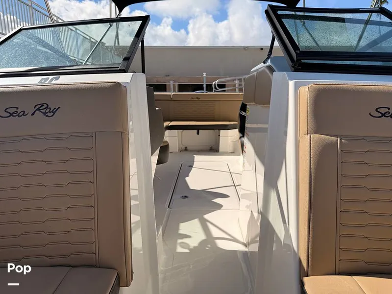 Slide: The Image of Sea Ray 230 SPX OB 2024 - 16208561