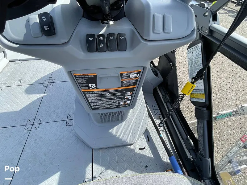 Slide: The Image of Sea-Doo Switch Sport 18 2023 - 16261012