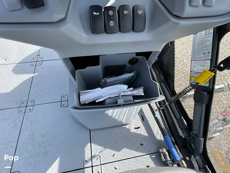 Slide: The Image of Sea-Doo Switch Sport 18 2023 - 16261013