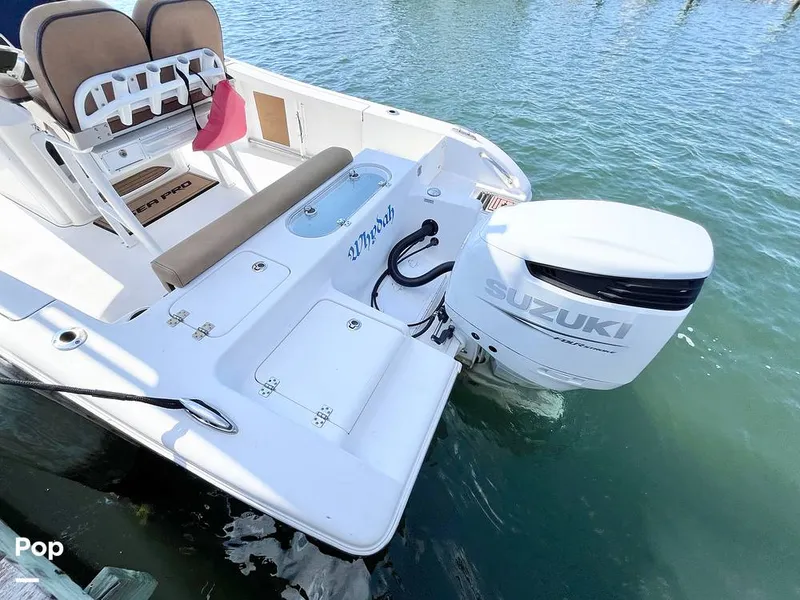 Slide: The Image of Suzuki 300 HP Engine - 16223329