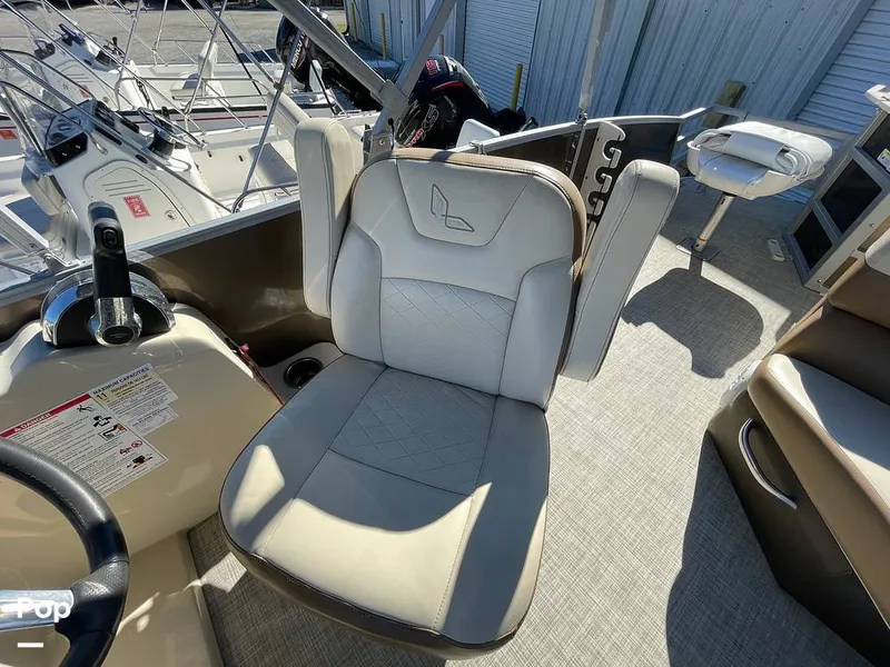 Slide: The Image of Lowe SF232 2024 - 16210233