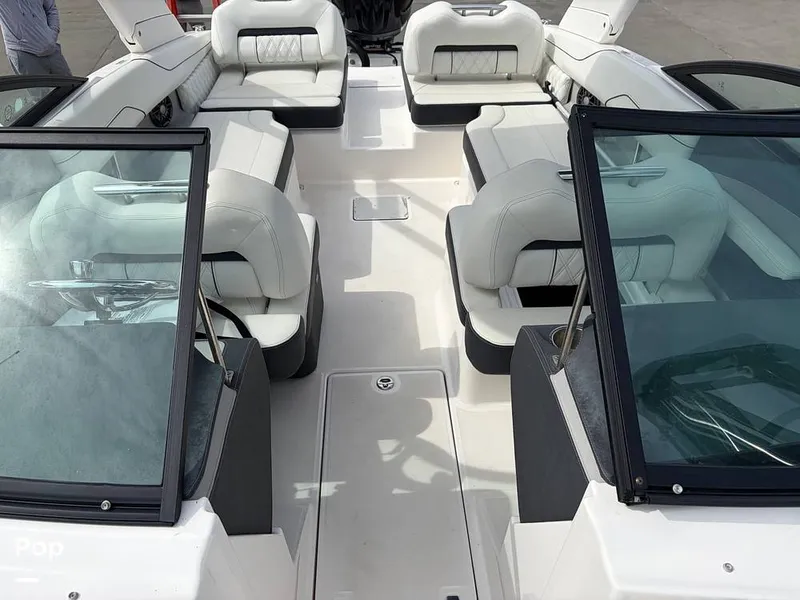 Slide: The Image of Regal LX2 2025 - 16245847