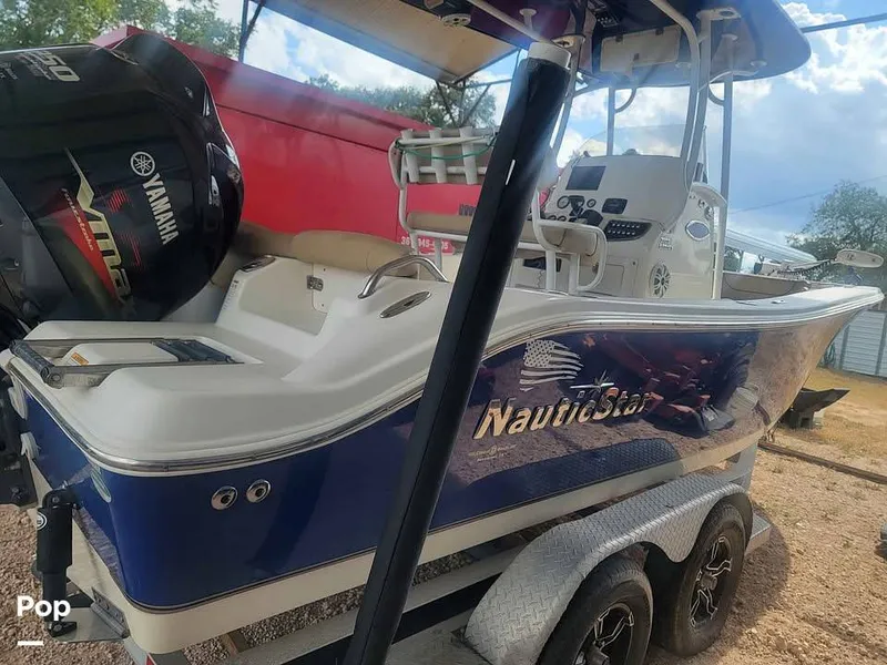 Slide: The Image of NauticStar Legacy 2302 2018 - 16212432