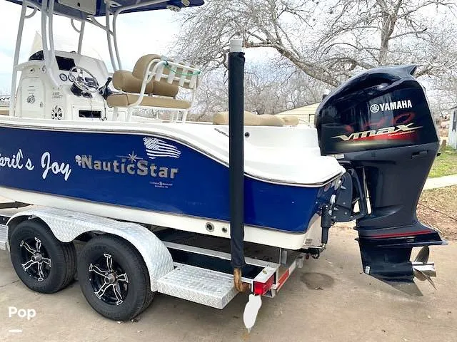 Slide: The Image of NauticStar Legacy 2302 2018 - 16242174