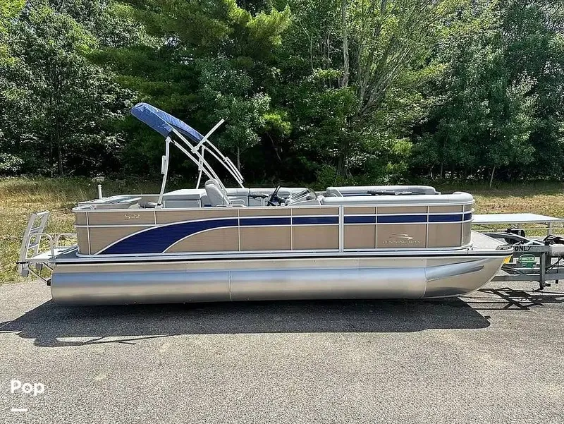 The Image of Bennington S22 Fish 2024 - 16224004