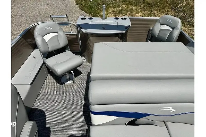 Slide: The Image of Bennington S22 Fish 2024 - 16224091