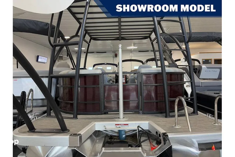 Slide: The Image of Bennington 25SXSRTD 2023 - 16213092