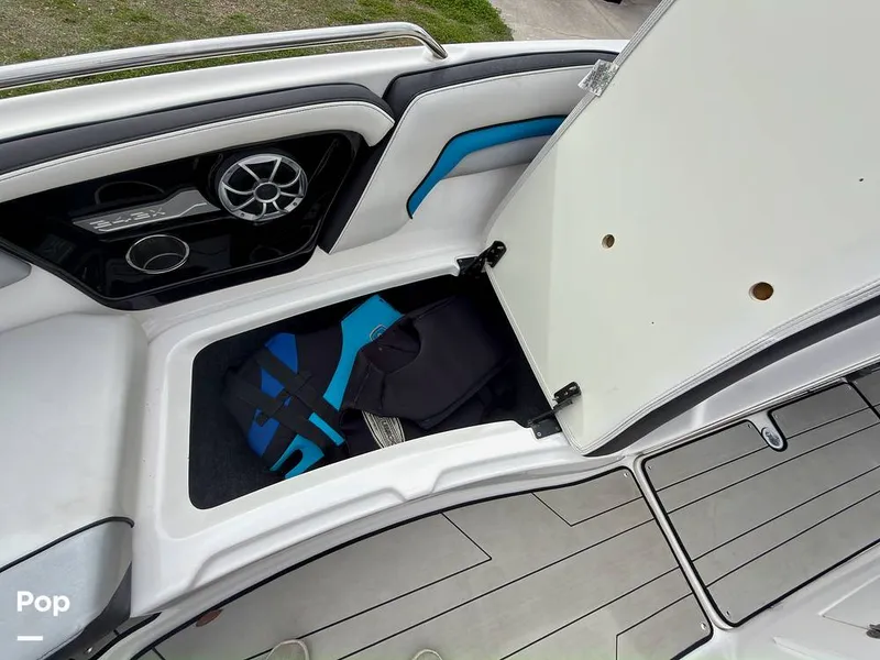 Slide: The Image of Yamaha Wake Series 242X 2020 - 16284205