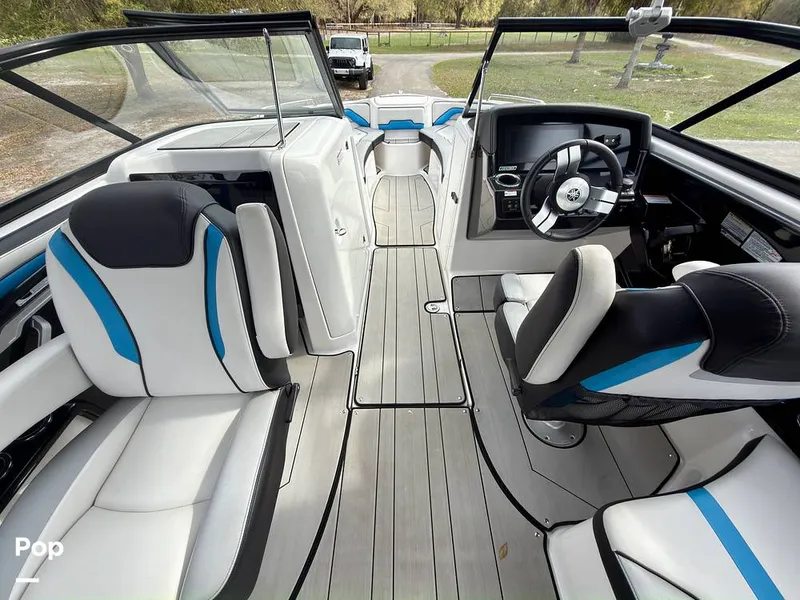 Slide: The Image of Yamaha Wake Series 242X 2020 - 16284165