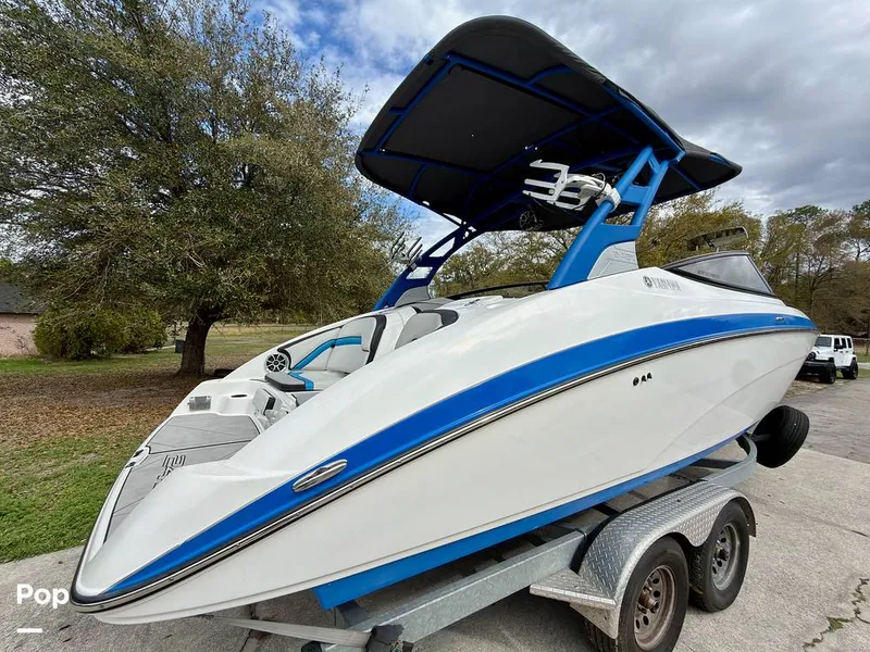 Slide: The Image of Yamaha Wake Series 242X 2020 - 16284103