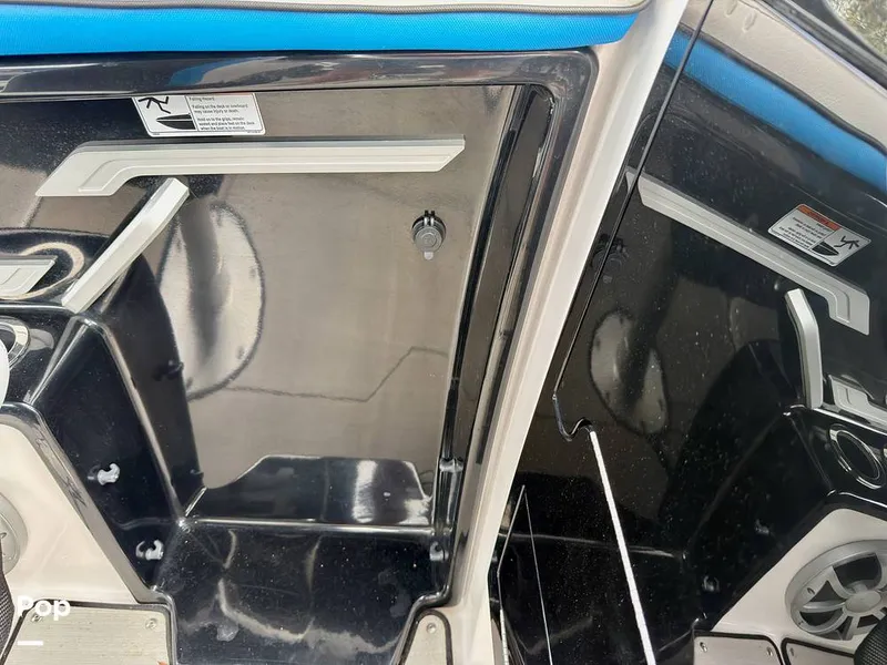 Slide: The Image of Yamaha Wake Series 242X 2020 - 16284178